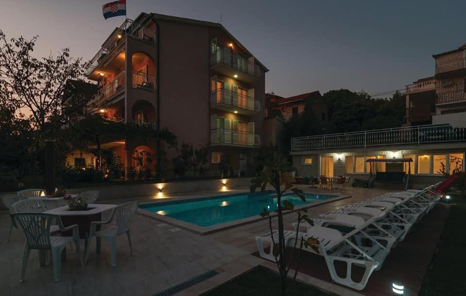 Apartments Mm Podstrana Bagian luar foto