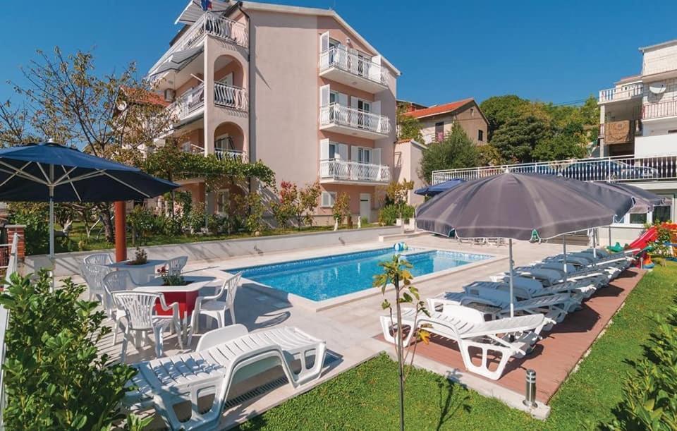 Apartments Mm Podstrana Bagian luar foto